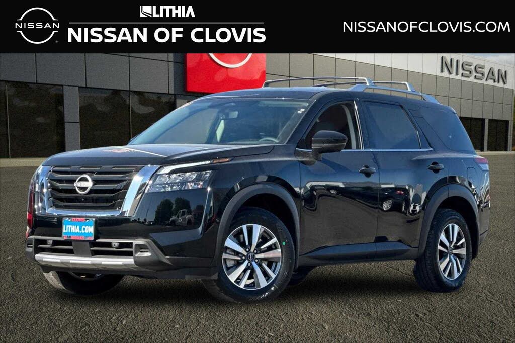 2025 Nissan Pathfinder SL FWD