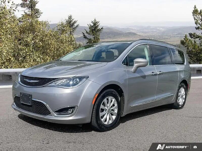 2017 Chrysler Pacifica Touring L Plus FWD
