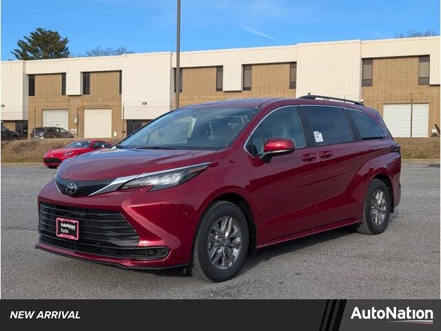2026 Toyota Sienna LE 8-Passenger FWD