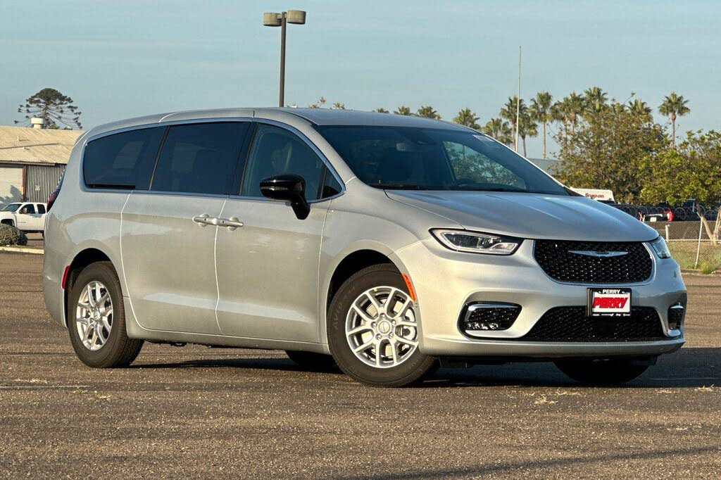 2026 Chrysler Pacifica Select FWD