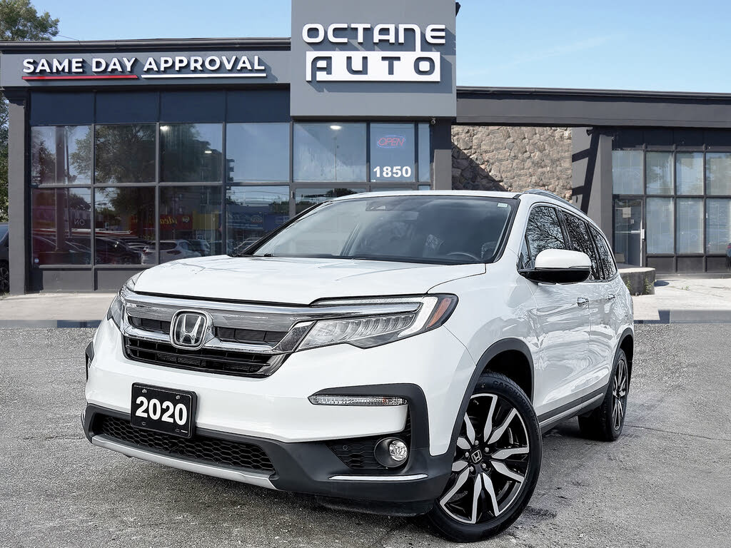 Honda Pilot Touring AWD with Rear Captain's Chairs 2020