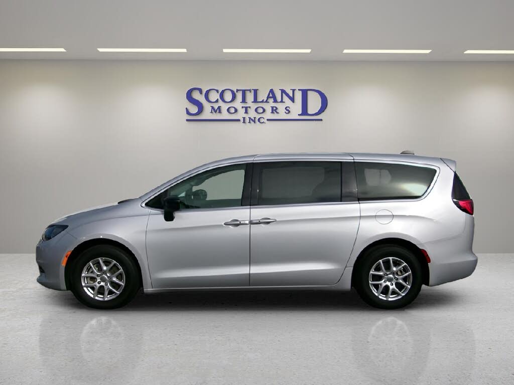 2024 Chrysler Voyager LX FWD