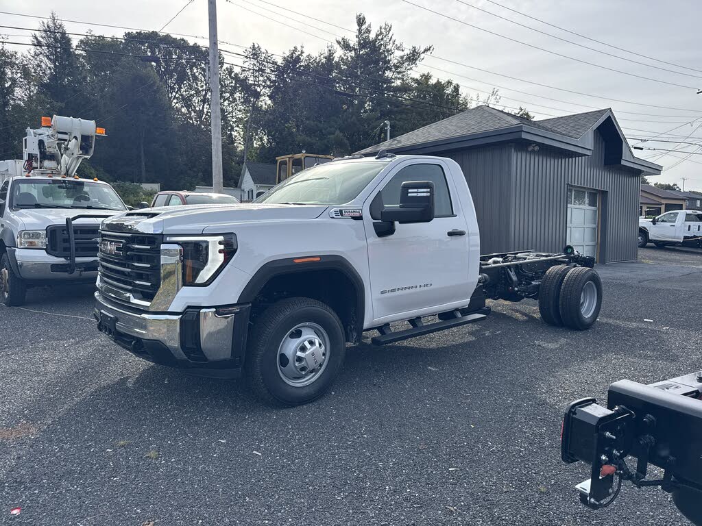 2025 GMC Sierra 3500HD Chassis Pro Regular Cab 4WD