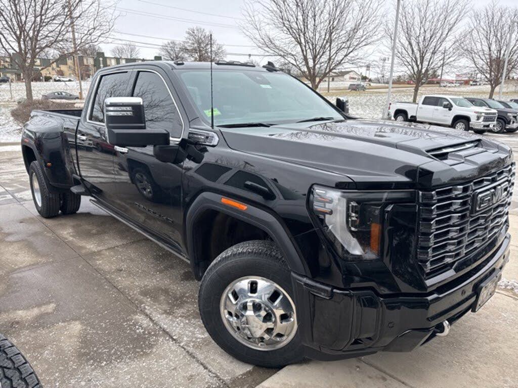 2025 GMC Sierra 3500HD Denali Ultimate Crew Cab 4WD