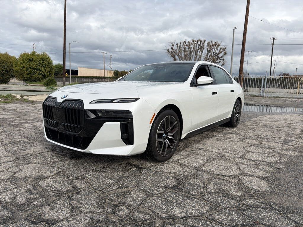 2024 BMW 7 Series 740i RWD