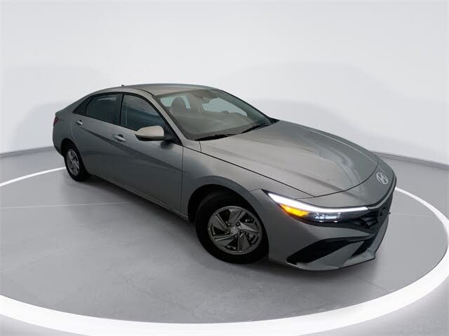 2025 Hyundai Elantra SE FWD