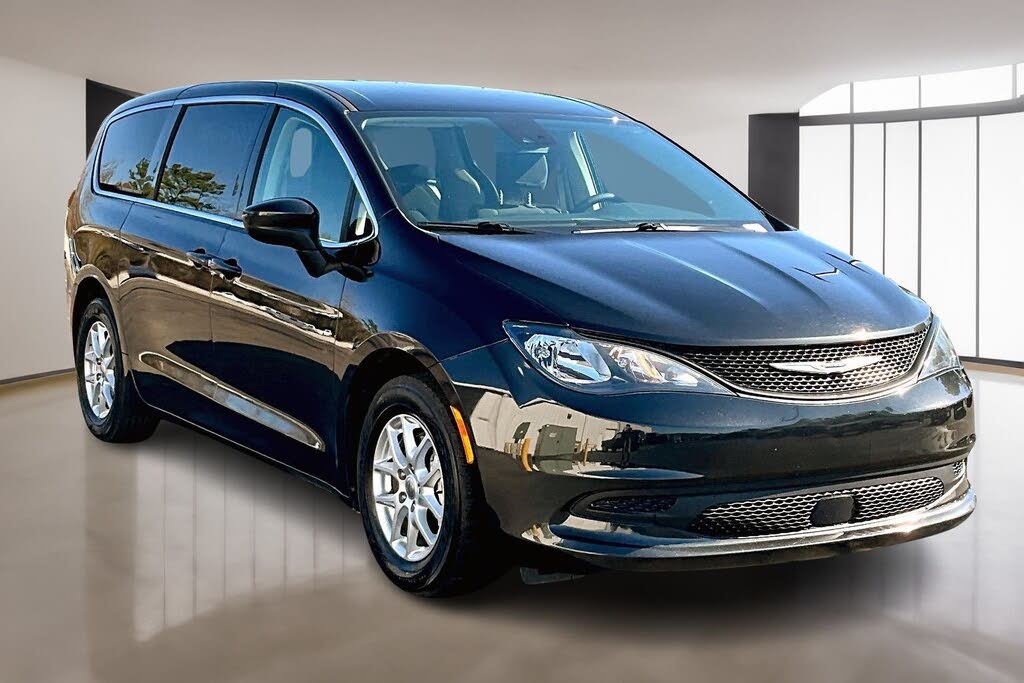 2023 Chrysler Voyager LX FWD