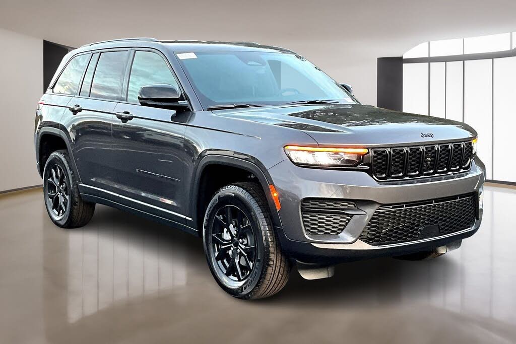 2025 Jeep Grand Cherokee Altitude RWD