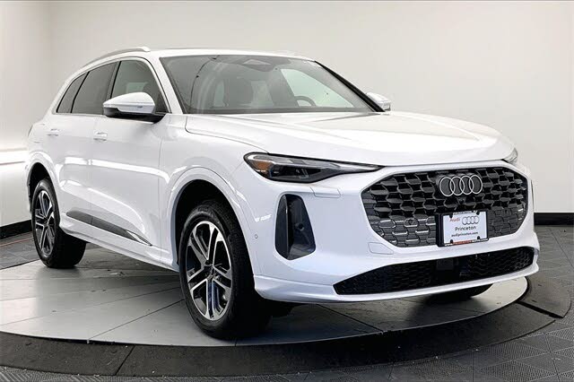 2025 Audi Q5 quattro Premium 40 TFSI