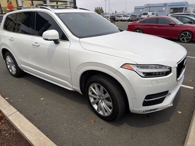 2018 Volvo XC90 T6 Momentum AWD