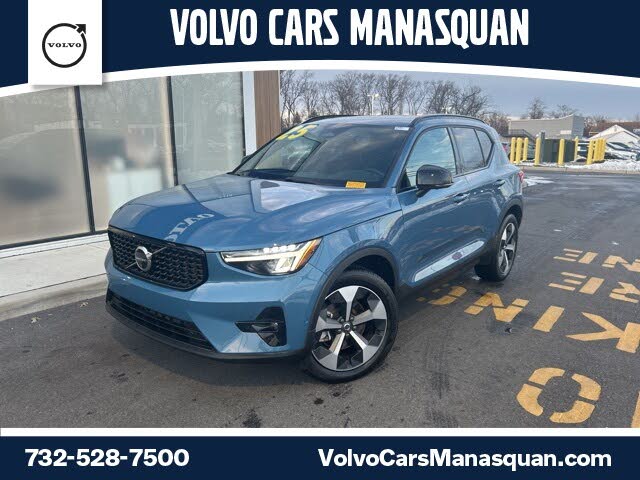 2025 Volvo XC40 B5 Plus Dark Theme AWD