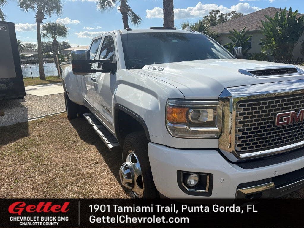 2017 GMC Sierra 3500HD Denali Crew Cab LB DRW 4WD