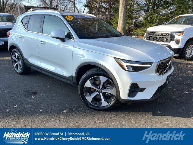 2025 Volvo XC40 B5 Plus Bright Theme AWD