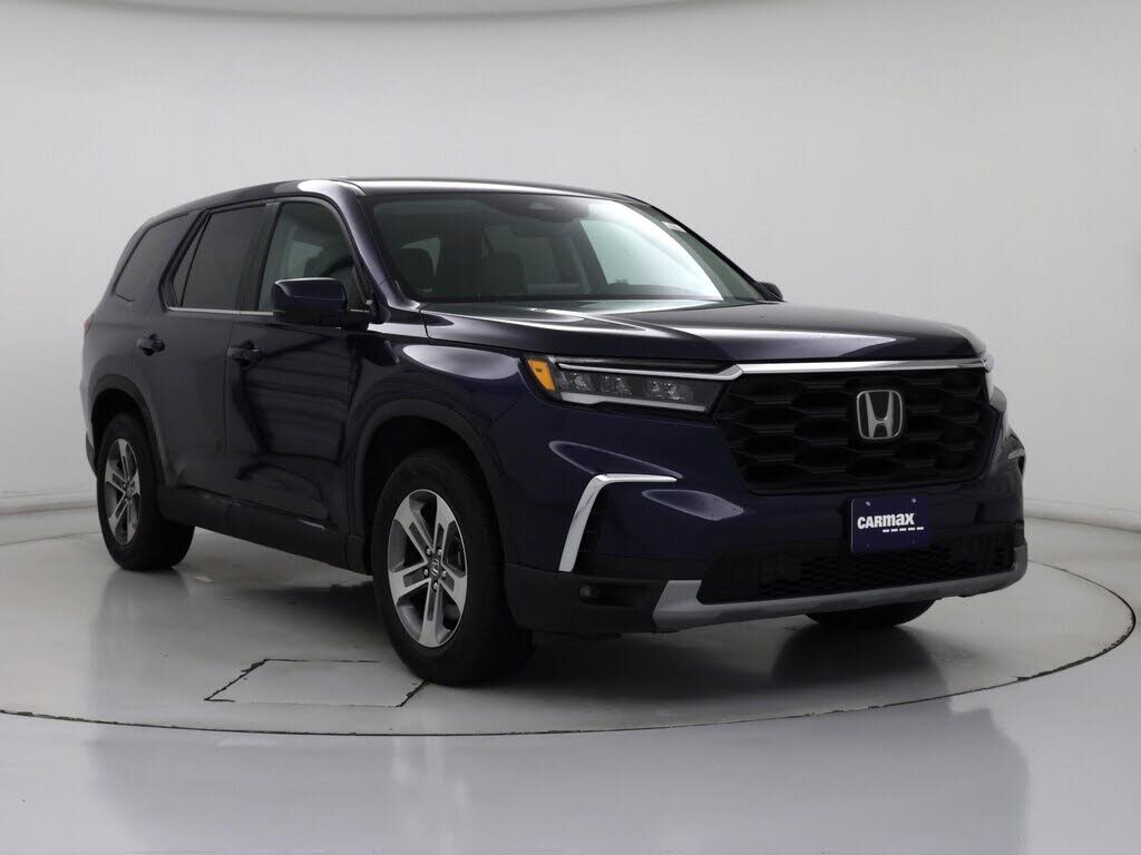 2024 Honda Pilot EX-L FWD with Captains Chairs