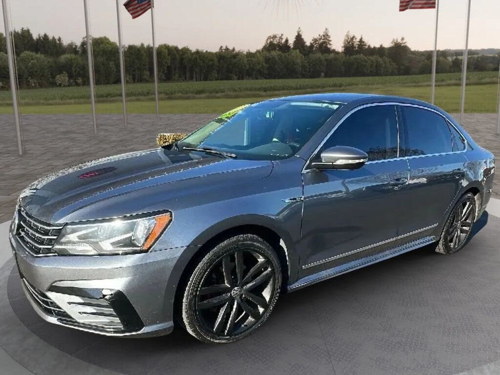 2017 Volkswagen Passat R-Line