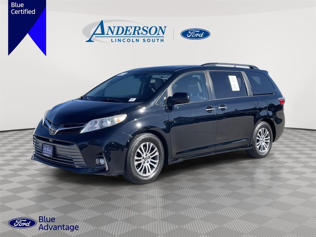 2020 Toyota Sienna XLE 7-Passenger FWD with Auto-Access Seat