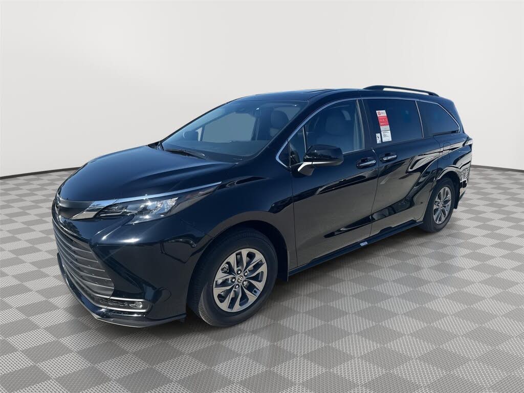 2026 Toyota Sienna XLE 8-Passenger FWD