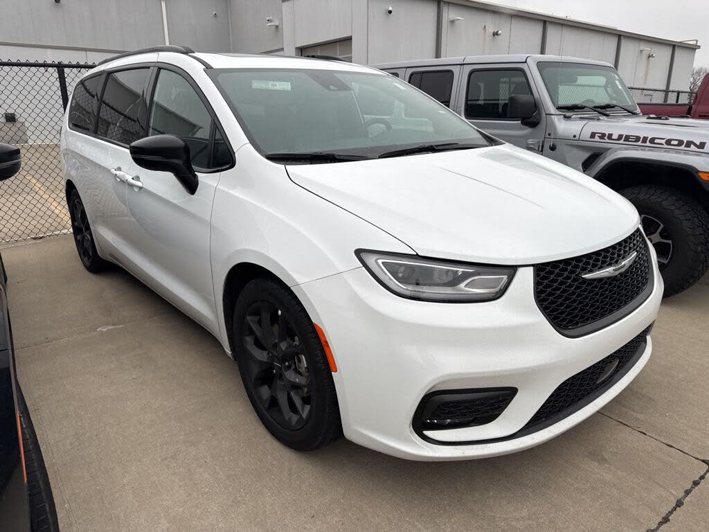 2025 Chrysler Pacifica Limited FWD