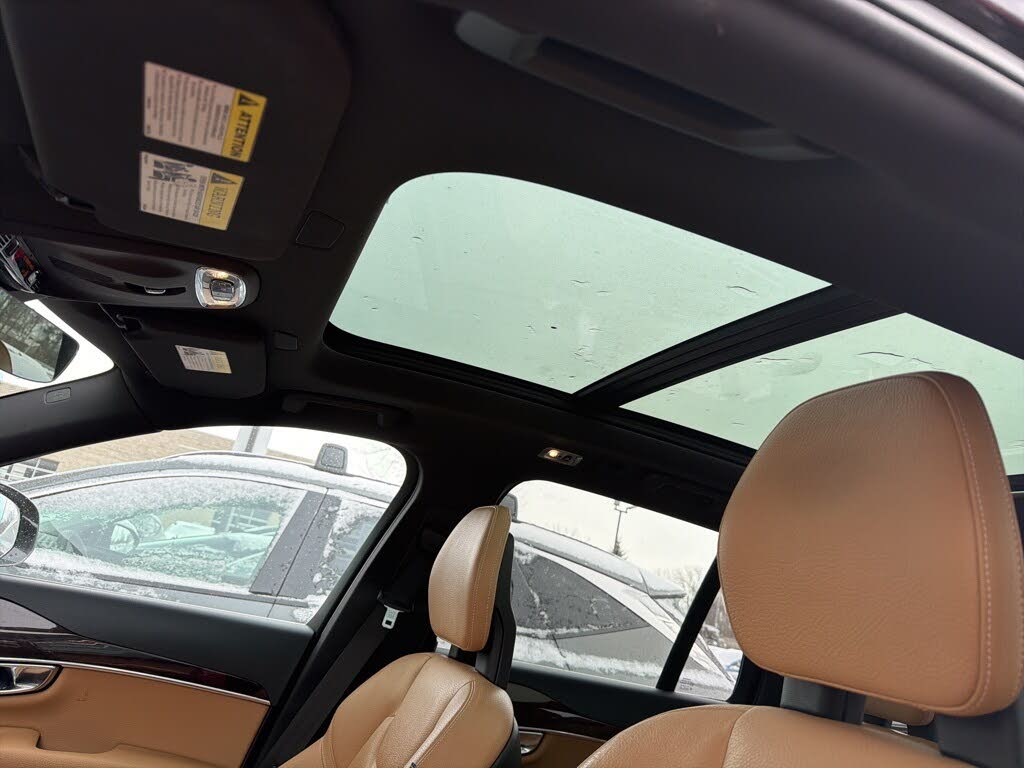 2016 Volvo XC90 T6 Momentum AWD