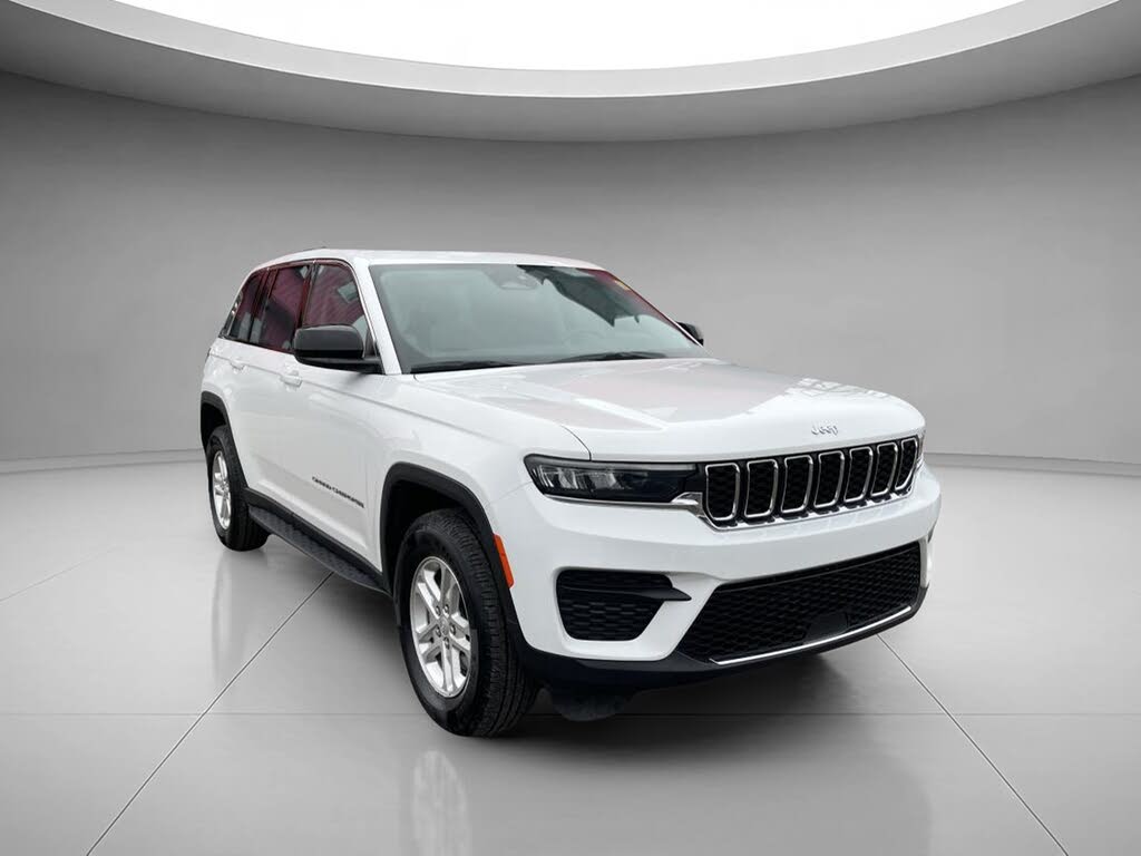 2023 Jeep Grand Cherokee Laredo 4WD