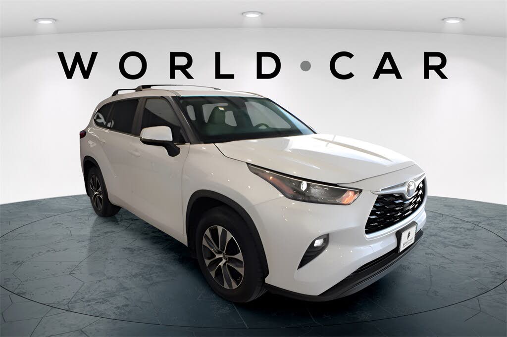 2023 Toyota Highlander XLE FWD