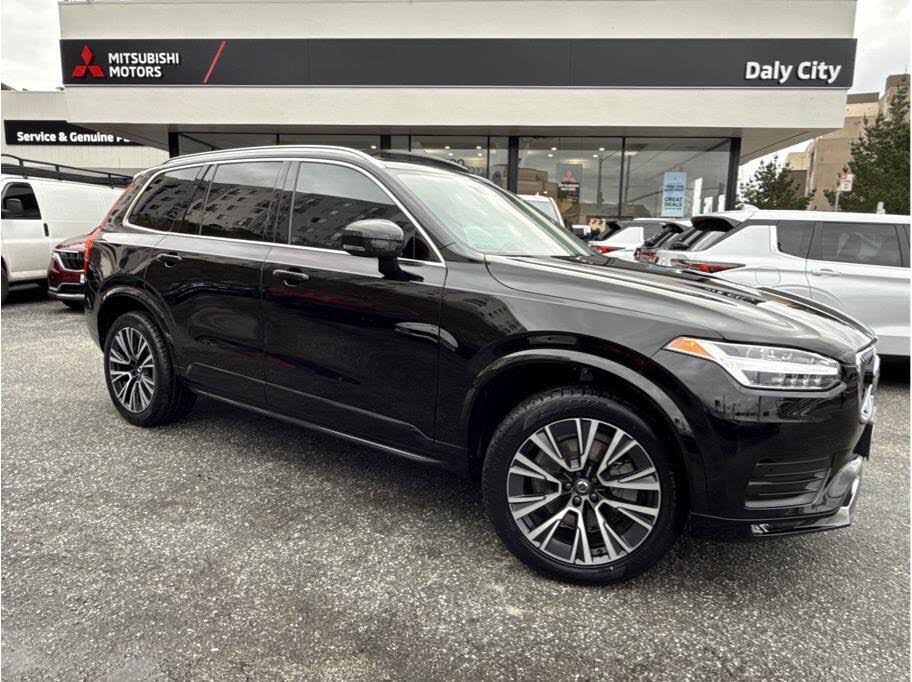 2022 Volvo XC90 T6 Momentum 7-Passenger AWD