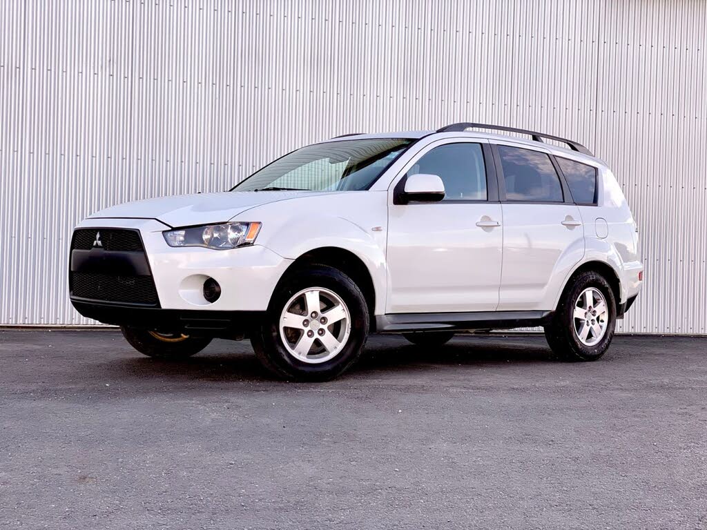 Mitsubishi Outlander ES AWD 2011