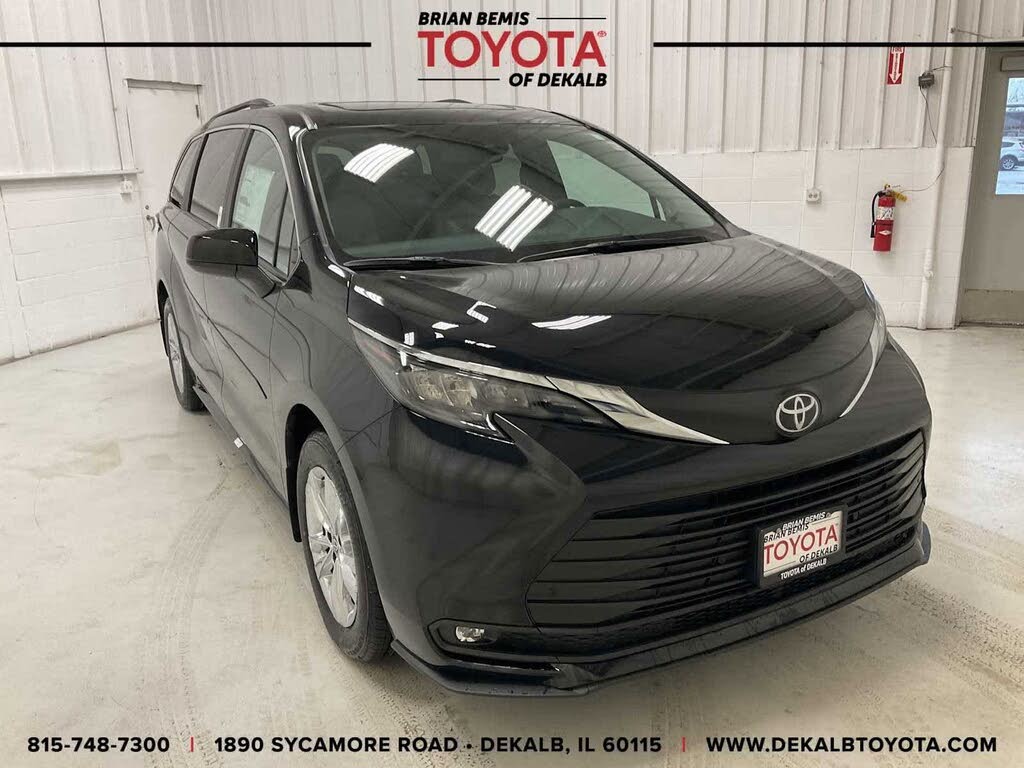 2026 Toyota Sienna XLE 7-Passenger AWD