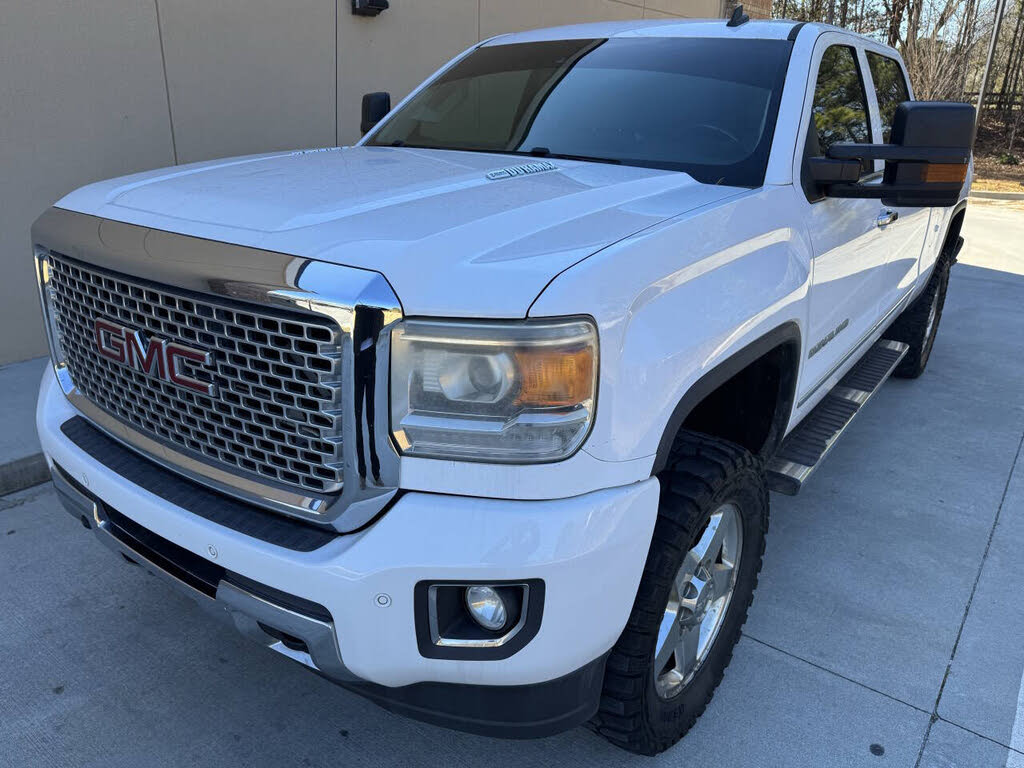 2015 GMC Sierra 2500HD Denali Crew Cab SB 4WD