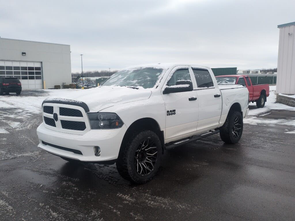 2018 RAM 1500 Express Crew Cab 4WD