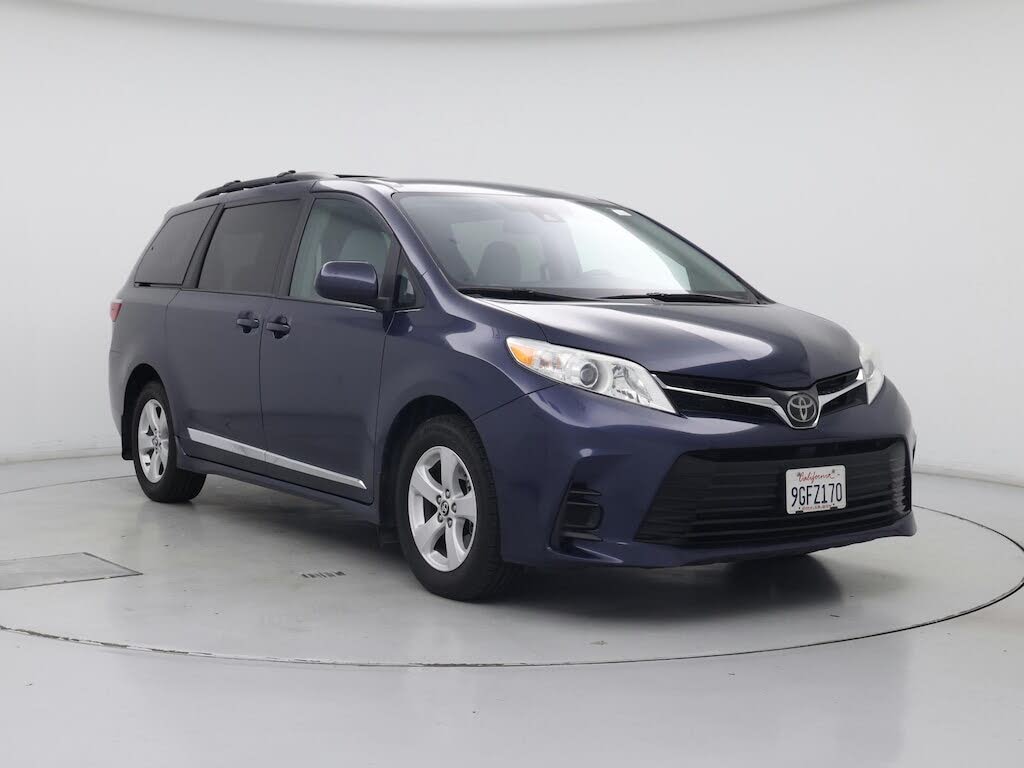 2019 Toyota Sienna LE 7-Passenger FWD with Auto-Access Seat