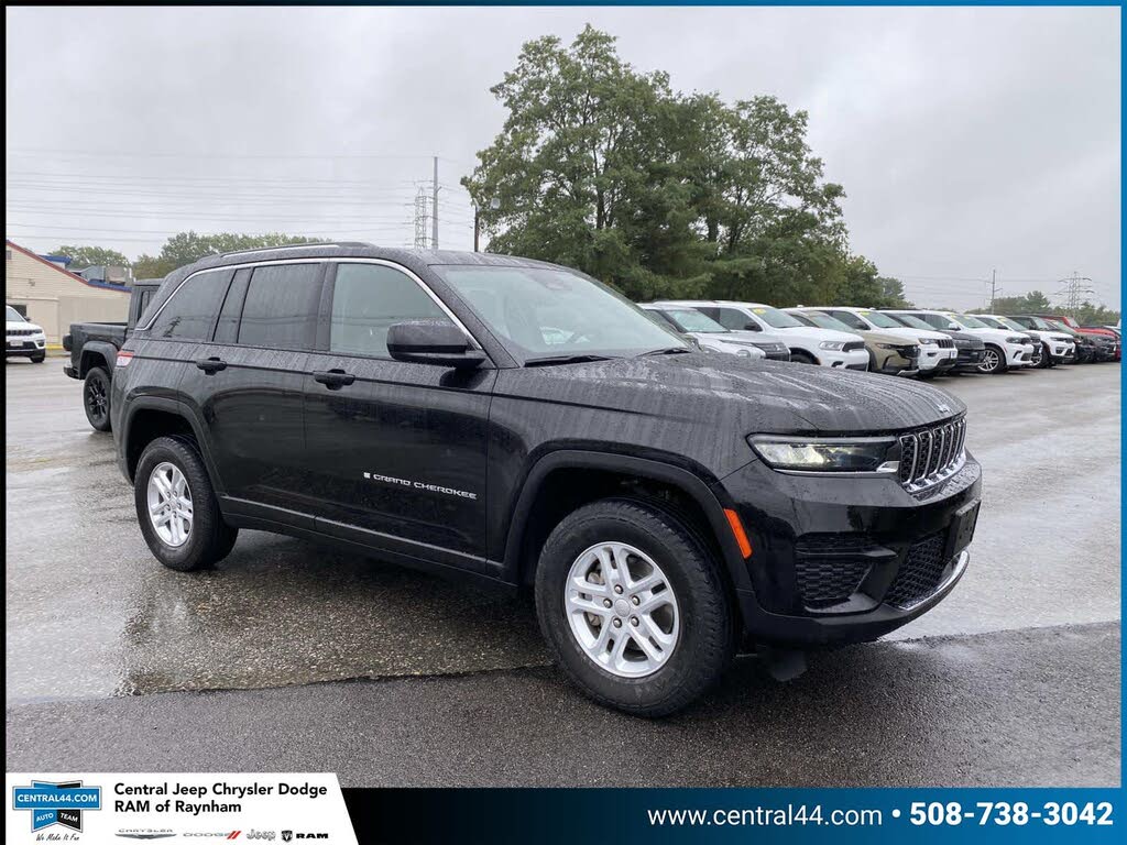 2023 Jeep Grand Cherokee Laredo 4WD