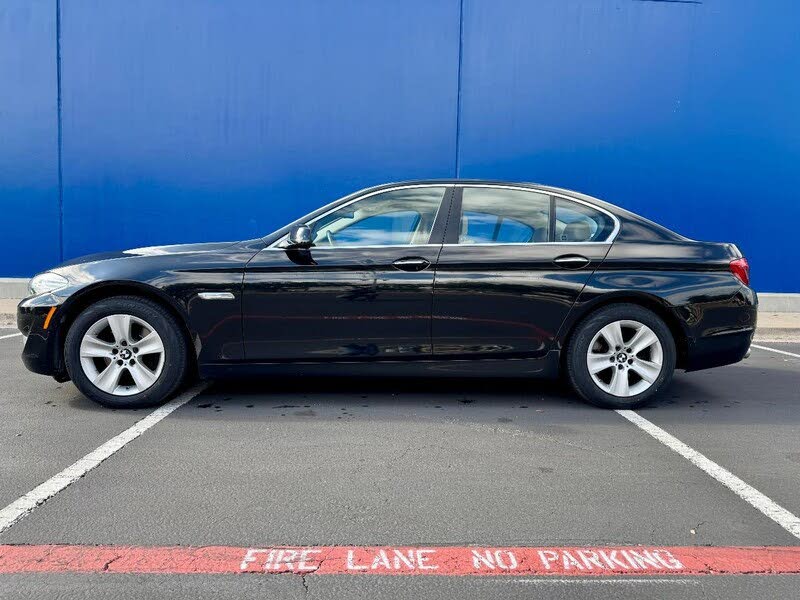 2011 BMW 5 Series 528i Sedan RWD