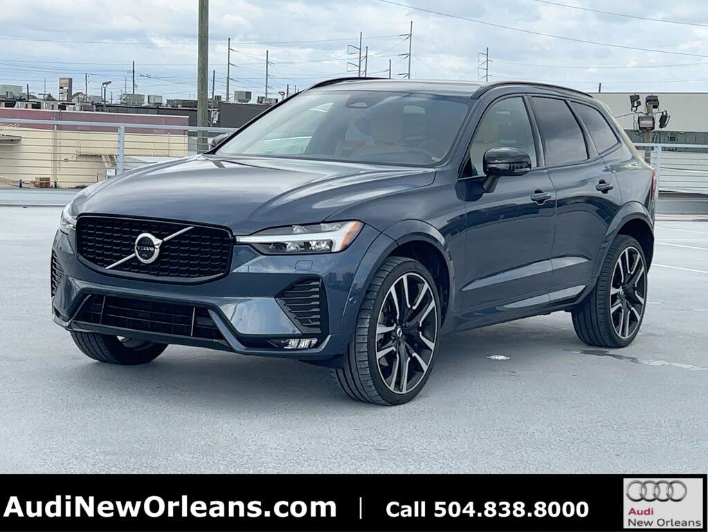 2023 Volvo XC60 B5 Ultimate Dark Theme AWD