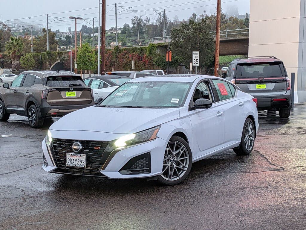 2024 Nissan Altima 2.0 SR FWD