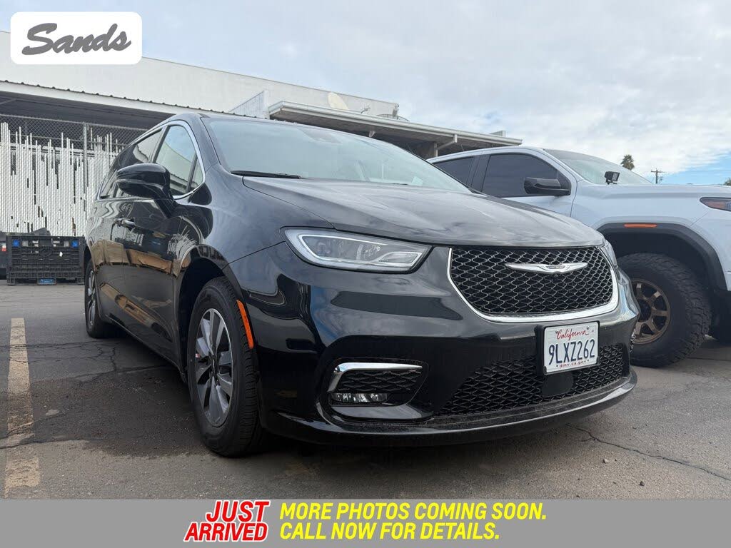 2024 Chrysler Pacifica Hybrid Select FWD