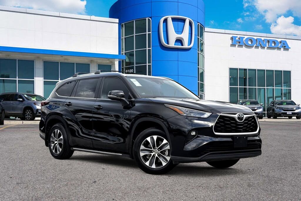 2024 Toyota Highlander XLE FWD