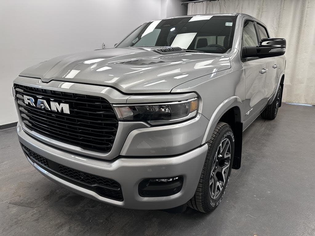 RAM 1500 Laramie Crew Cab 4WD 2025
