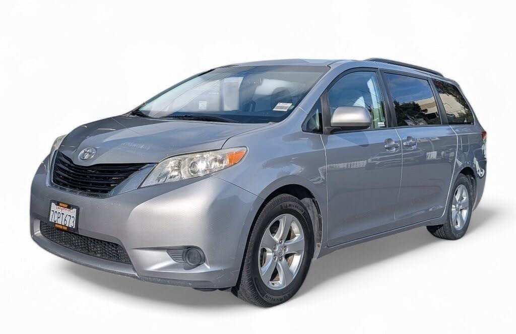 2014 Toyota Sienna LE 7-Passenger Auto Access Seat