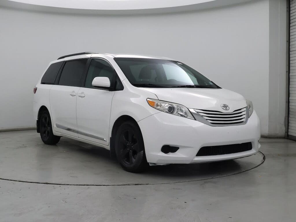 2017 Toyota Sienna LE 7-Passenger Auto Access Seat FWD