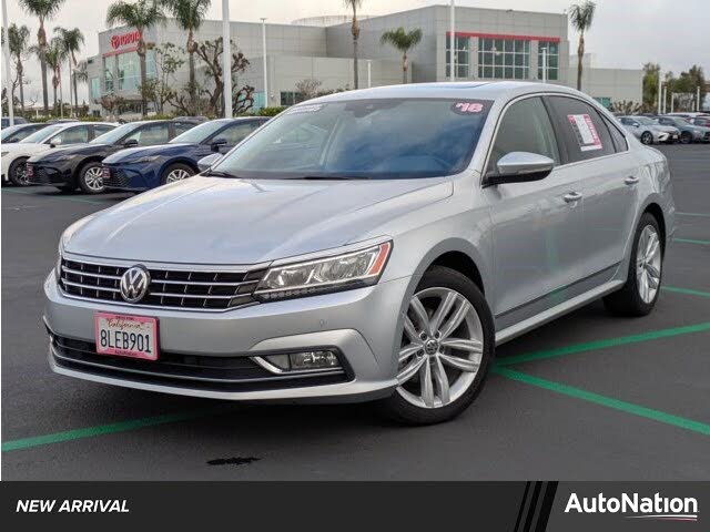 2018 Volkswagen Passat 2.0T SEL Premium FWD