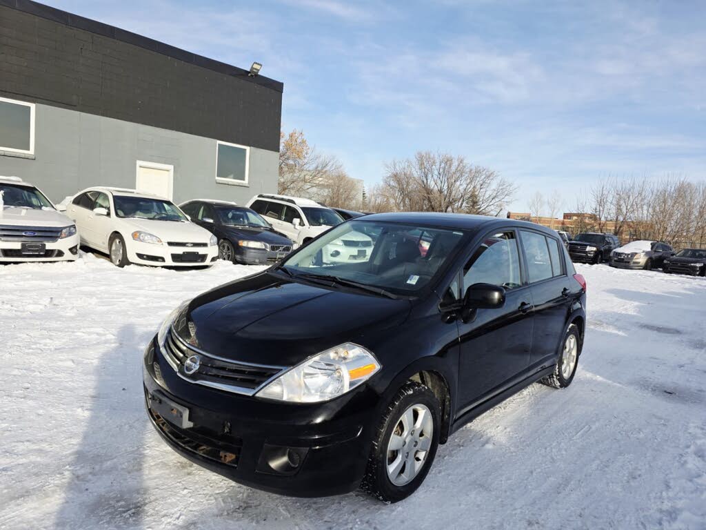 Nissan Versa 1.8 SL Hatchback 2010