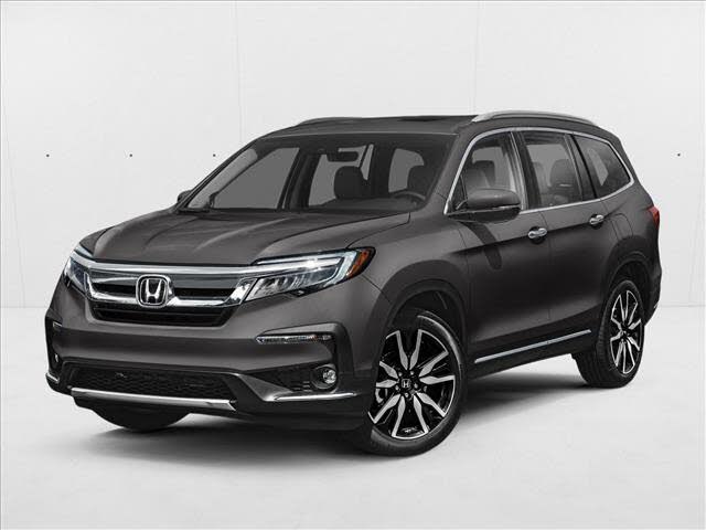 2022 Honda Pilot Touring FWD with Rear Captain's Chairs