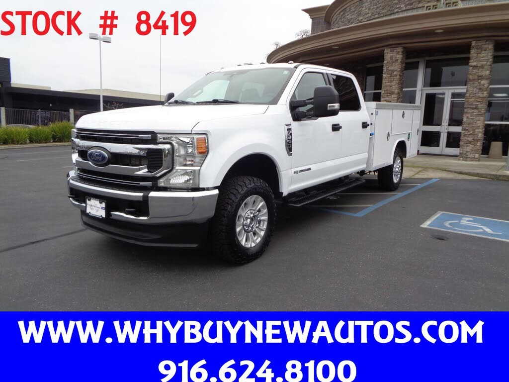 2022 Ford F-350 Super Duty Chassis XLT Crew Cab 4WD