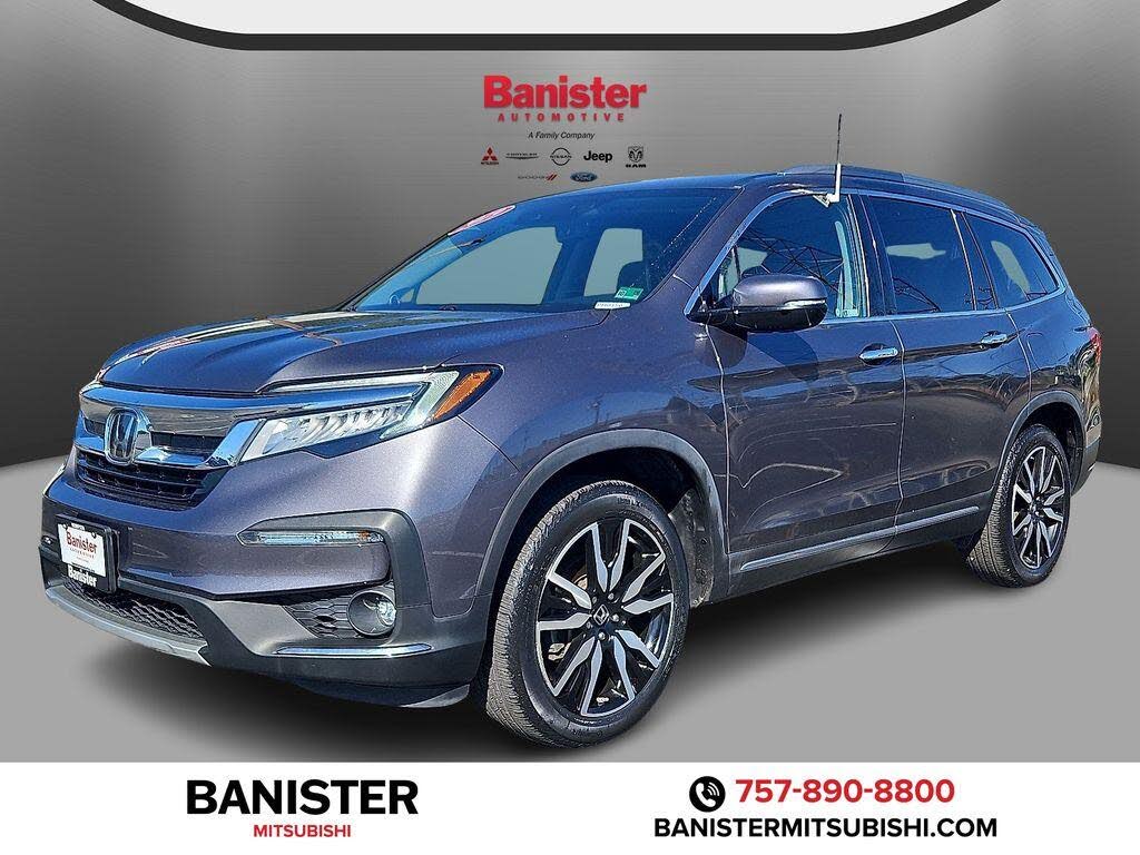 2019 Honda Pilot Touring AWD with Rear Captain's Chairs