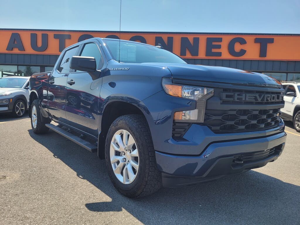 Chevrolet Silverado 1500 Custom Crew Cab 4WD 2023