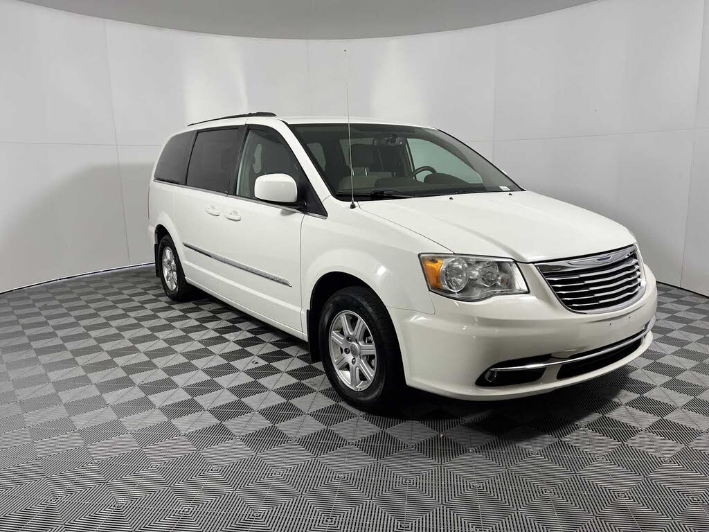 2012 Chrysler Town & Country Touring FWD