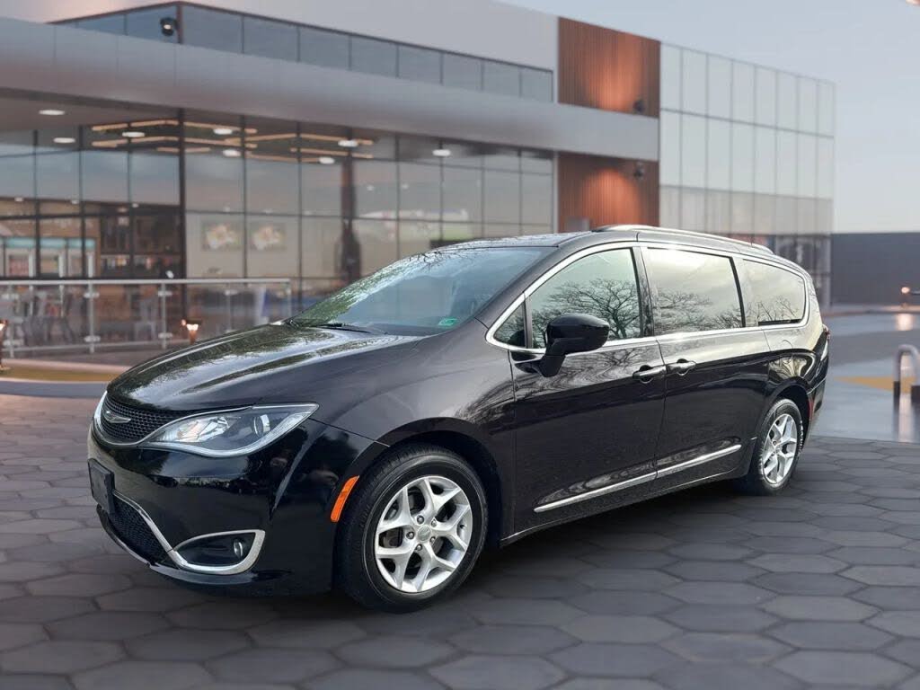 2017 Chrysler Pacifica Touring L FWD
