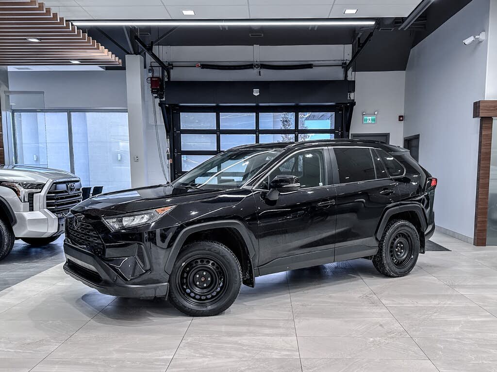 Toyota RAV4 LE AWD 2021