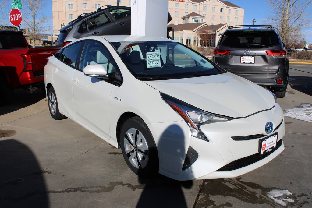 2016 Toyota Prius Three Touring FWD